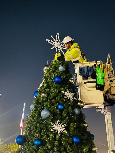 attachment image-Tree Lighting Kicks Off Start to Holiday Season